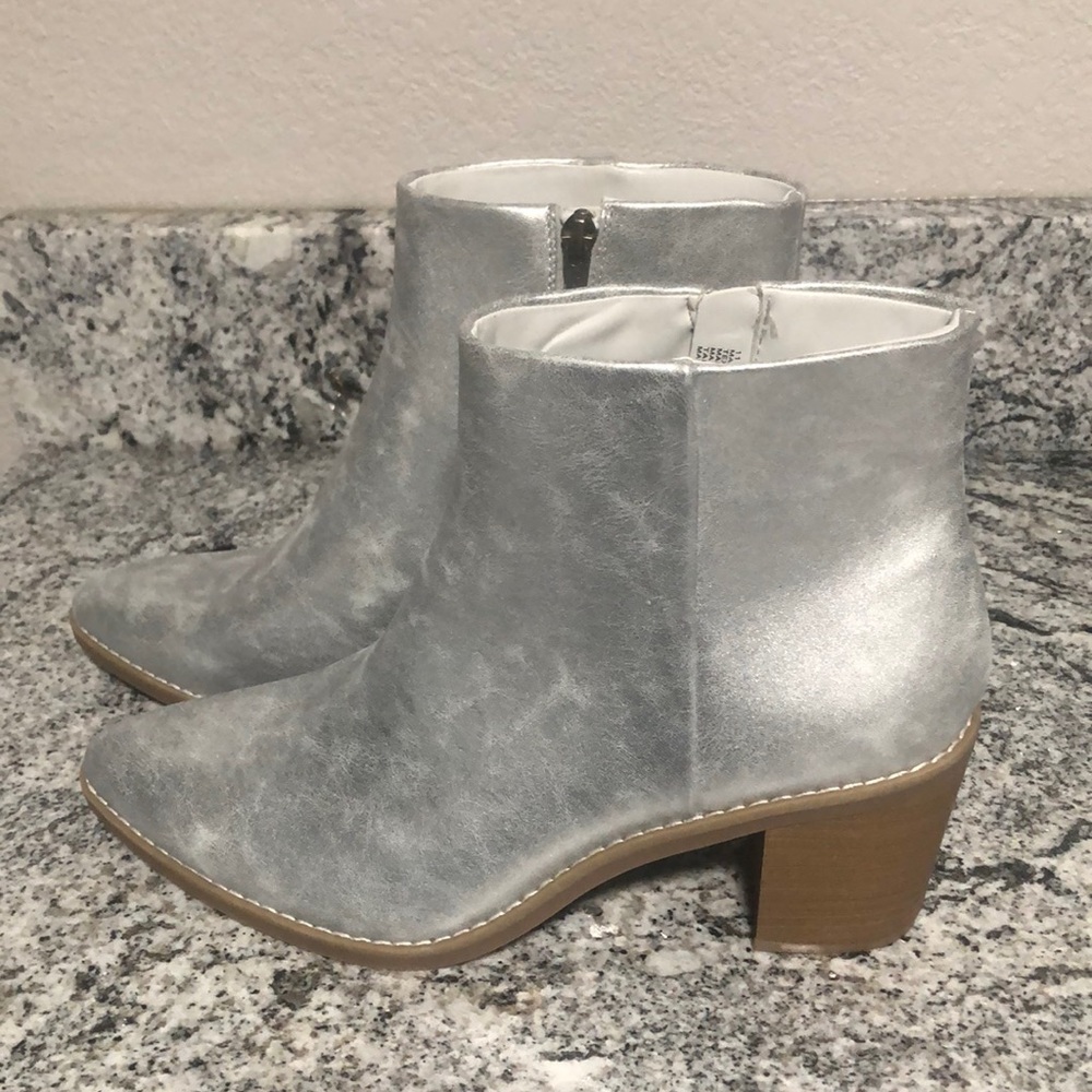 Universal Threads Women's Malby Low Shaft Heeled Boots size 11 EUC